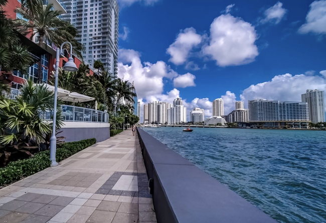 Foto del edificio - 1155 Brickell Bay Dr