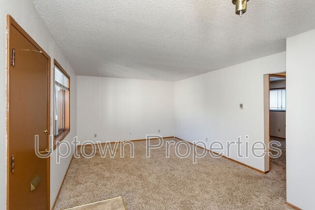 Building Photo - 8059 NE Flanders St