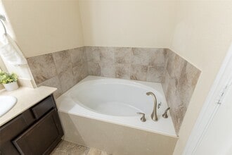 Building Photo - 11413 Hackmatack Way