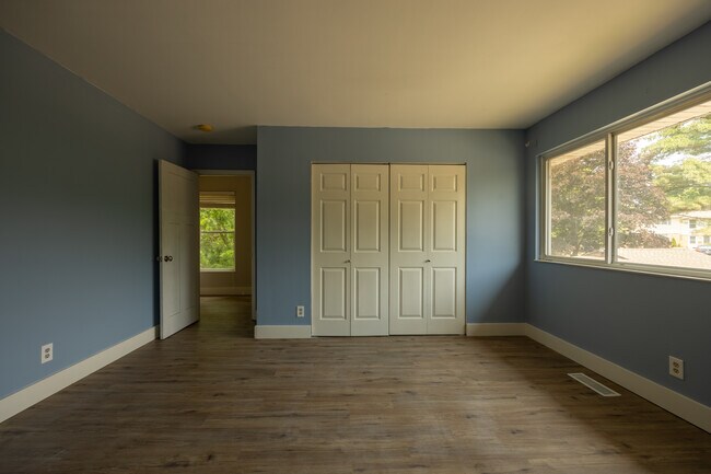 Building Photo - 3543 Kenbrooke Ct