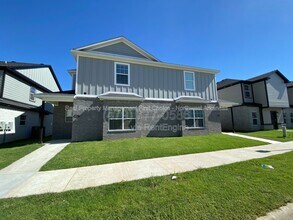 Building Photo - 798 S Benchmark Ln