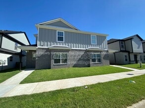 Building Photo - 798 S Benchmark Ln