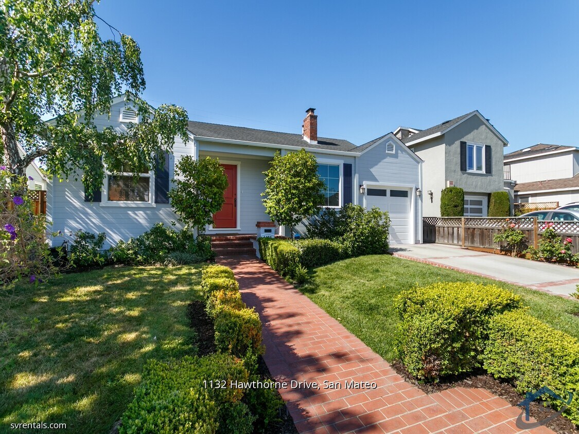 Primary Photo - 1132 Hawthorne Dr