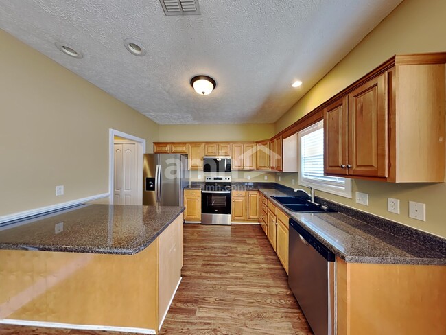 Building Photo - 2185 Aberdeen Cir