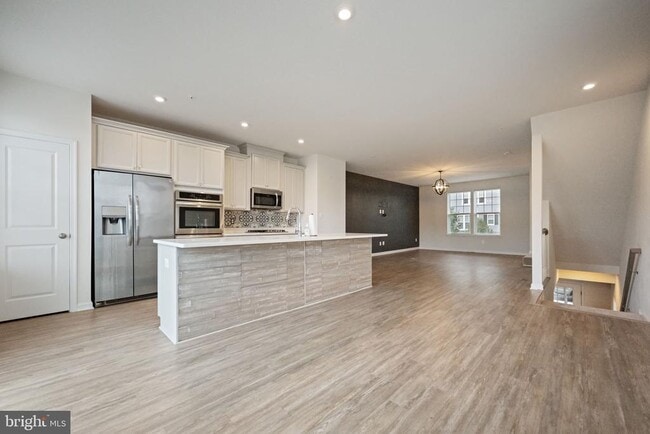Building Photo - 43901 Eucalyptus Way