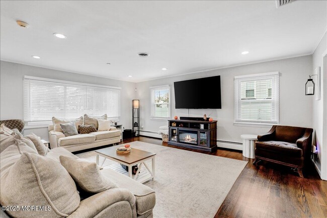 Building Photo - 144 Lower Main St