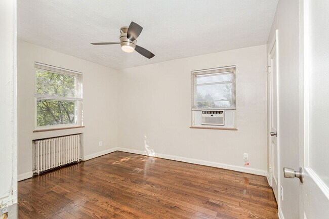 Foto del edificio - 4220 Webster Ave