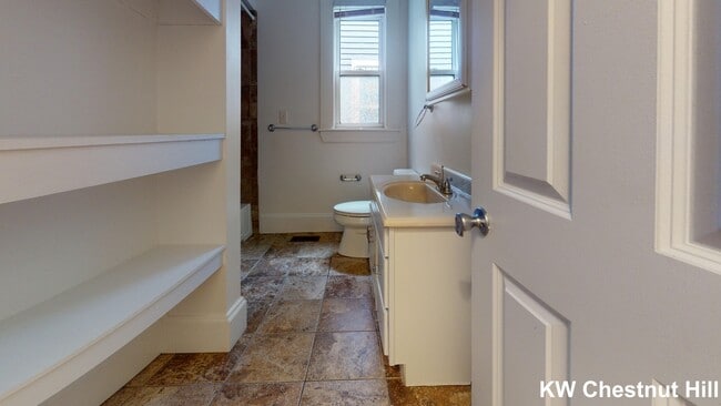 Building Photo - 10 Cherokee St