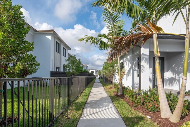 Building Photo - 8327 SW 121st Ter