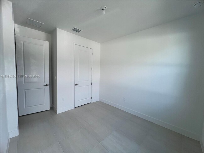 Foto del edificio - 4784 SW 72nd Terrace