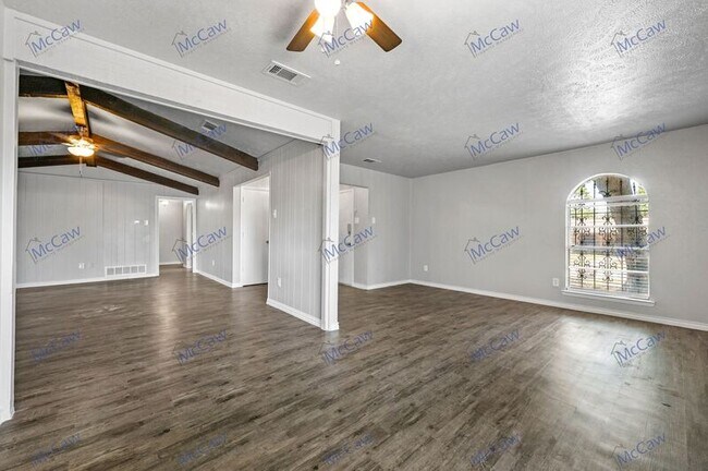 Foto del edificio - 931 Birchwood Dr