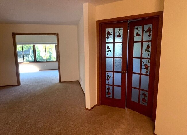 Building Photo - 8004 Timber Lake Dr