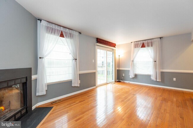 Building Photo - 15562 Traverser Ct