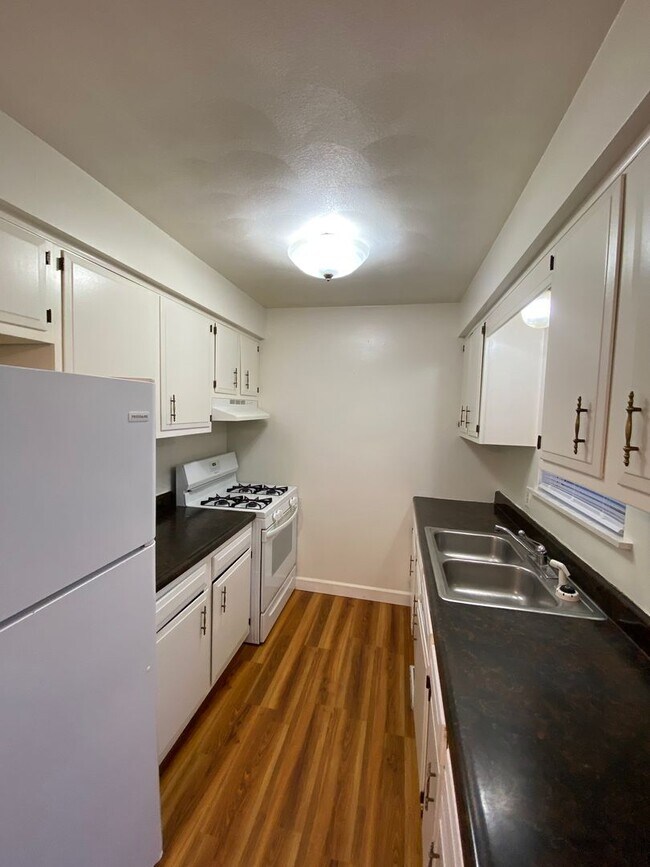 Cocina - 1313 W Chestnut St