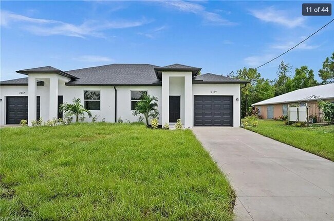 Building Photo - Charming 3-Bedroom Townhome in Lehigh Acres!