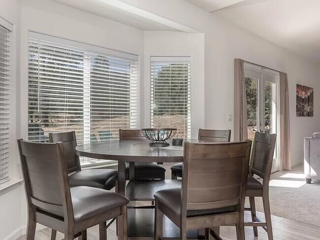 Foto del edificio - Oakhurst lovely apartment