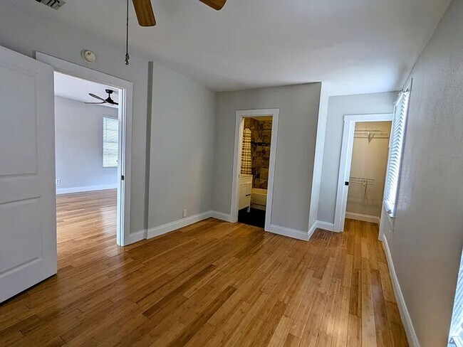 Foto del edificio - 8701 N 15th St