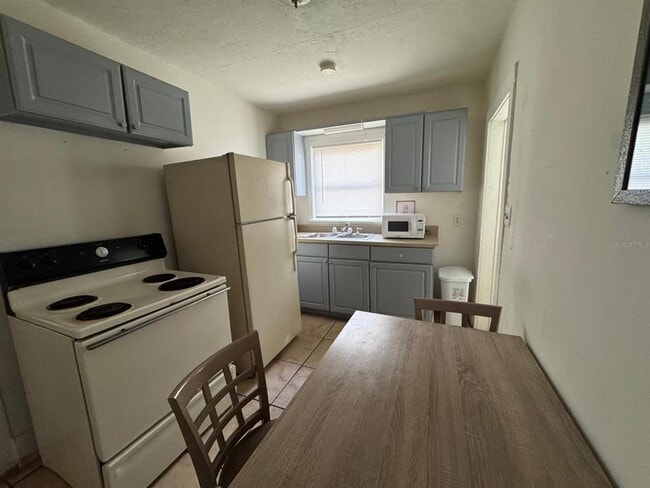 Building Photo - 728 Columbia St