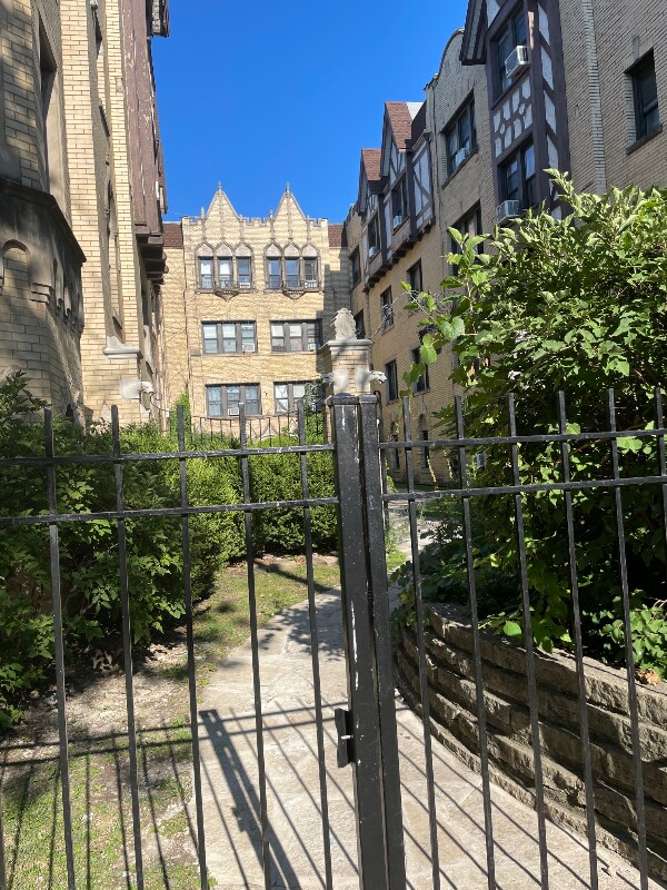 Foto del edificio - 5657 N Spaulding Ave