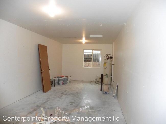 Building Photo - 303 Oak St