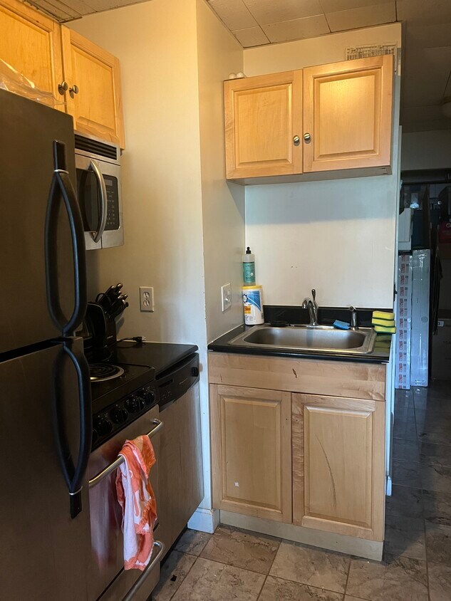 Primary Photo - 1161 Beacon St