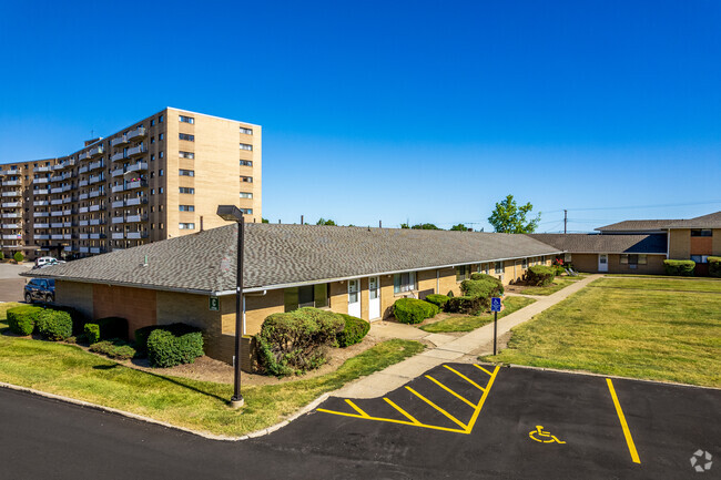 Building Photo - Bishop Park Apartments