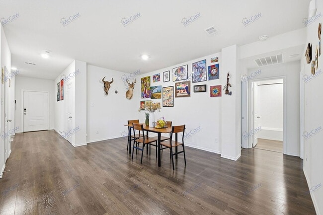 Foto del edificio - 1212 Briar Hl Dr