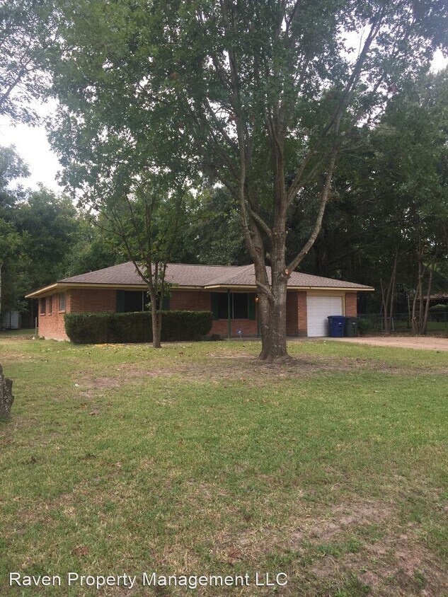 Primary Photo - 3 br, 2 bath House - 326 Roundabout