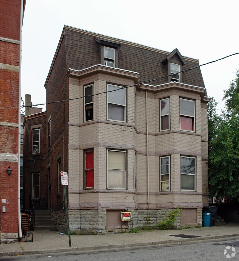 Foto principal - 125-127 E 8th St