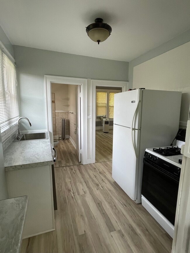 Building Photo - 701 Collingwood St