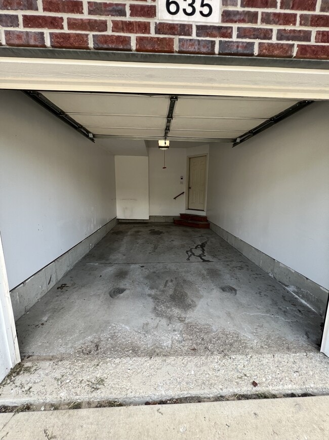 Building Photo - 635 Renker Rd