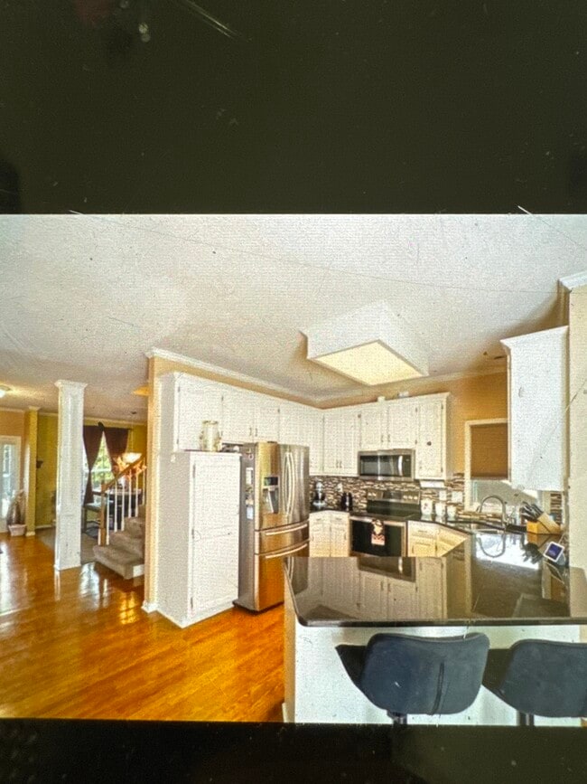 Building Photo - 13920 W 143rd Ct