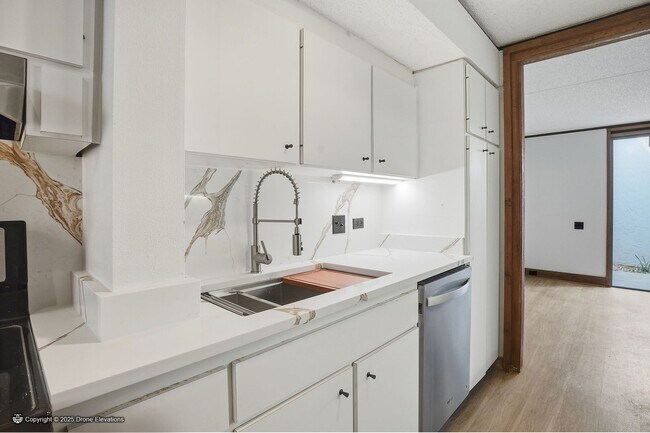 Foto del edificio - DOWNTOWN ~ Gene Leedy Townhouse ~ with Community Pool