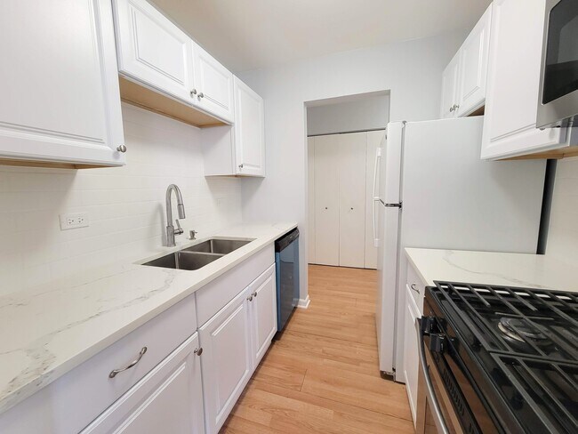 Building Photo - 879 Trace Dr