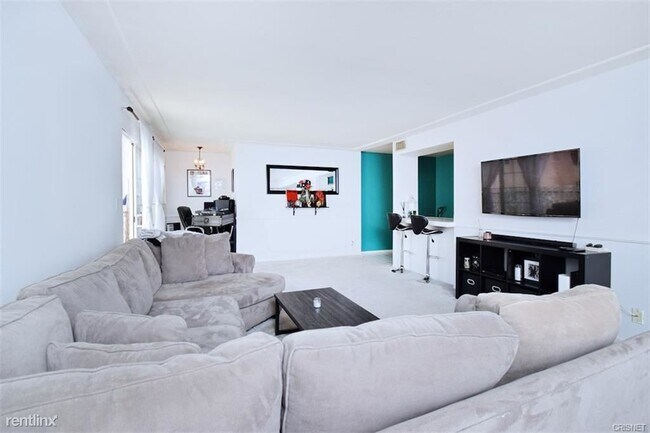 Foto del edificio - 5050 Coldwater Canyon Ave