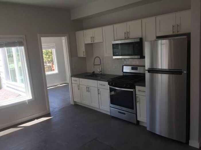 Foto principal - 2415 Lincoln Way