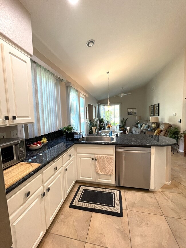 Foto del edificio - 4868 Thebes Way