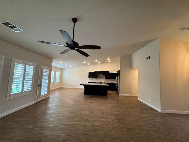 Foto del edificio - 493 Crescent Ln