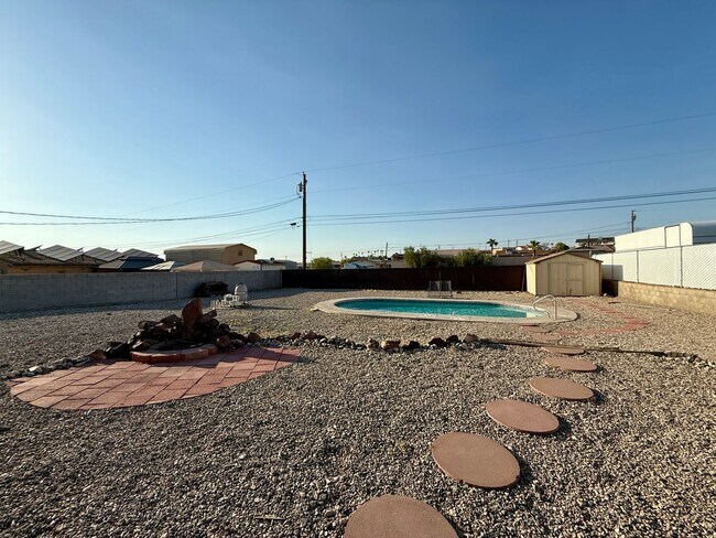 Foto del edificio - Pool home - Long term - Unfurnished
