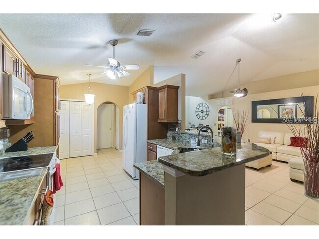 Building Photo - 3160 Santa Cruz Dr