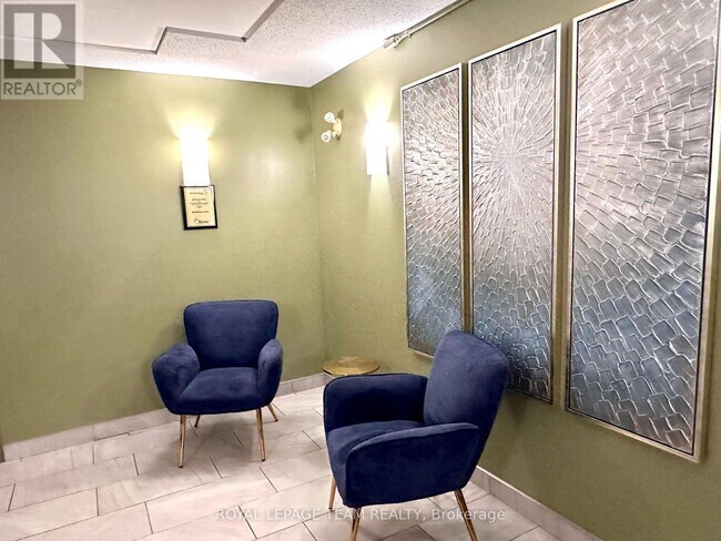 Photo du bâtiment - 260 Brittany Dr