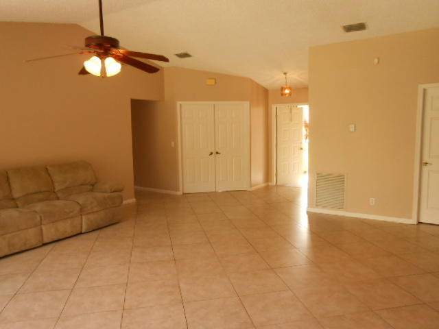 Foto del edificio - 1024 Larch Way