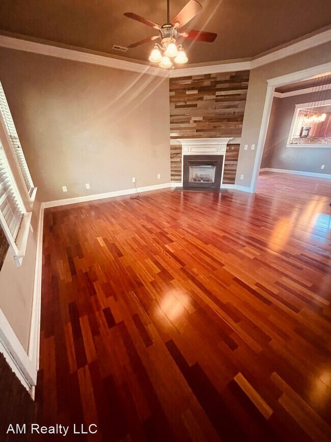 Building Photo - 3 br, 3 bath House - 13043 West Douglas Pa...