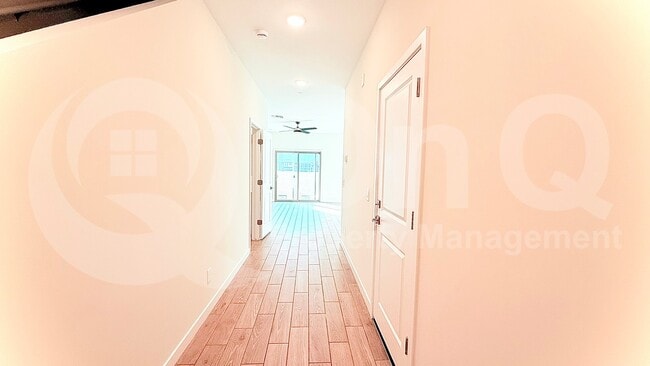 Building Photo - 2821 W Red Fox Rd