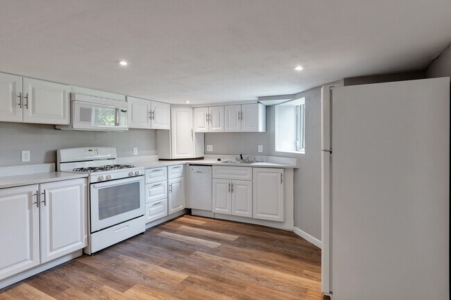 Building Photo - Newland Properties