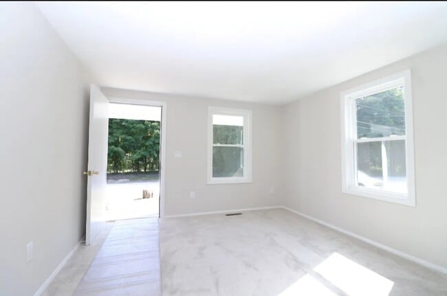 Building Photo - 31 Kennedy Dr