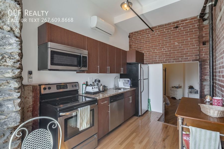 Primary Photo - 4 Leverington Ave
