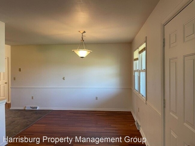 Building Photo - 2 br, 1.5 bath House - 1390 Woodridge Dr