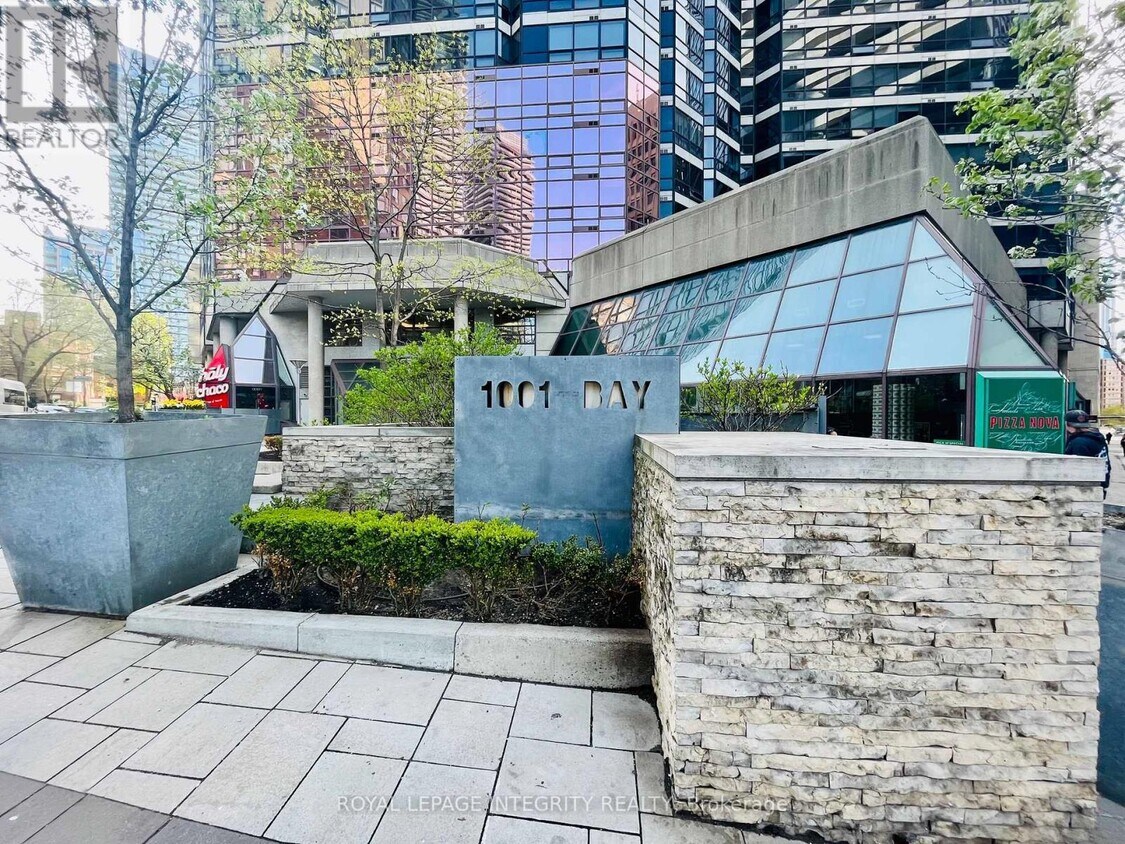 Primary Photo - 1001 Bay St.