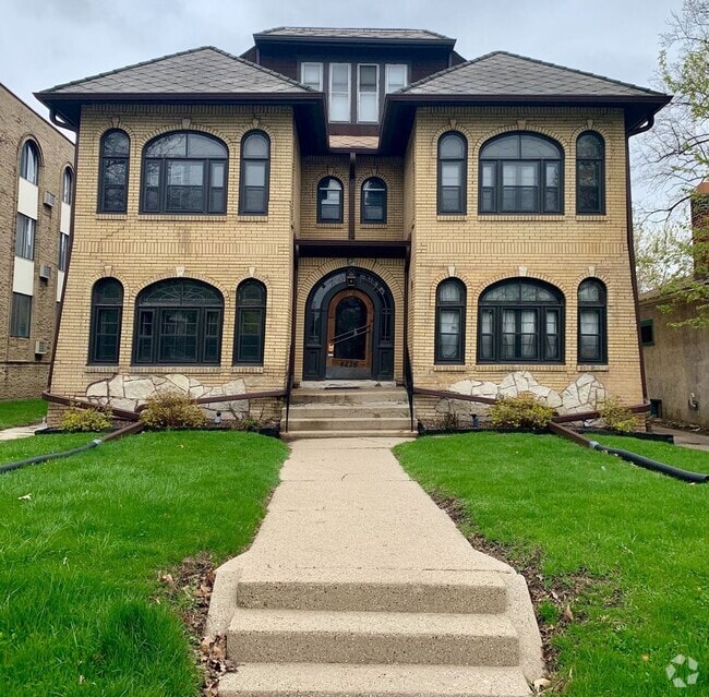 Building Photo - 4226 W Highland Blvd